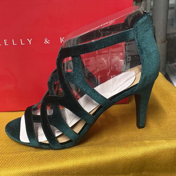 Size 8.5 Emerald Heel - Picture 2 of 4